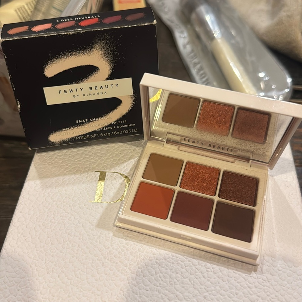 Fenty Beauty Snap Shadows Mix & Match Eyeshadow Palette 3 Deep Neutral. BNIB